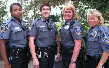 four-female-cops